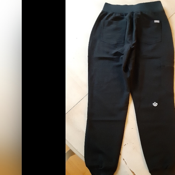 Figs High Waisted Zamora™ Jogger Scrub Pants 2.0 - Picture 4 of 5